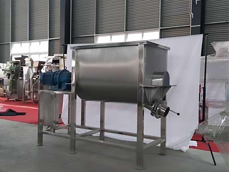 Máy trộn trục vít nằm ngang trộn thực phẩm năng suất lớn 6 Máy trộn trục vít nằm ngang trộn thực phẩm năng suất lớn 5